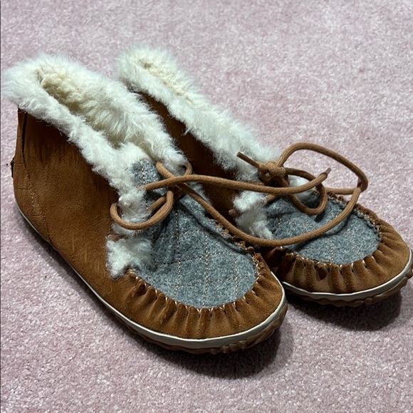 Sorel Cozy Brown and Gray Fur-Lined slippers - Picture 6 of 6